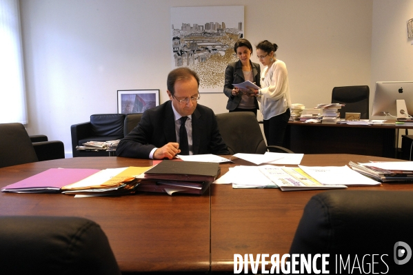 Coulisses de l election. francois hollande a son qg de campagne