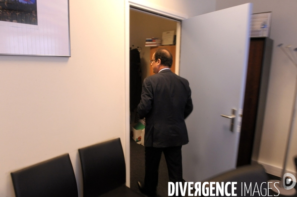 Coulisses de l election. francois hollande a son qg de campagne