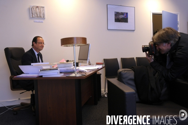 Coulisses de l election. francois hollande a son qg de campagne