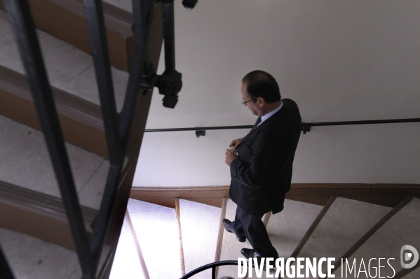 Coulisses de l election. francois hollande a son qg de campagne