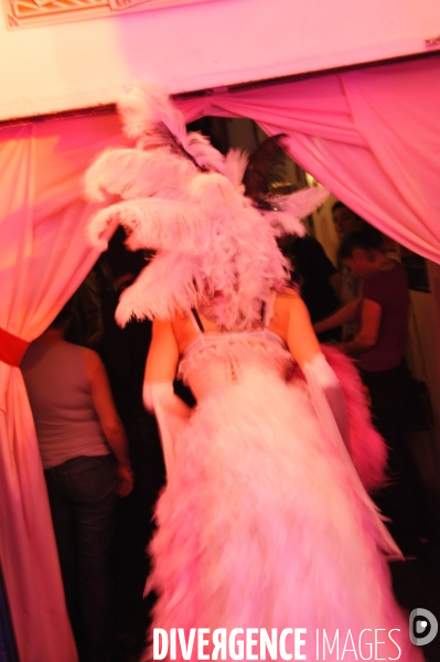 Festival Paris Burlesque a la Bellevilloise : la  nouvelle mode de l effeuillage et du cabaret coquin
