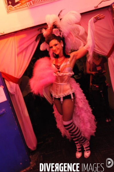 Festival Paris Burlesque a la Bellevilloise : la  nouvelle mode de l effeuillage et du cabaret coquin