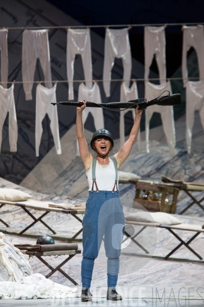 La Fille du régiment  de Donizetti, Mise en scène  Laurent Pelly