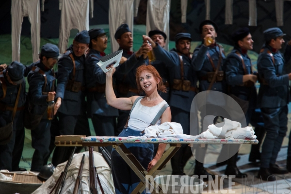 La Fille du régiment  de Donizetti, Mise en scène  Laurent Pelly