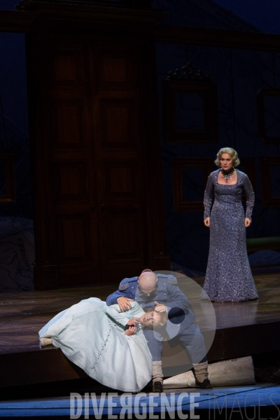 La Fille du régiment  de Donizetti, Mise en scène  Laurent Pelly