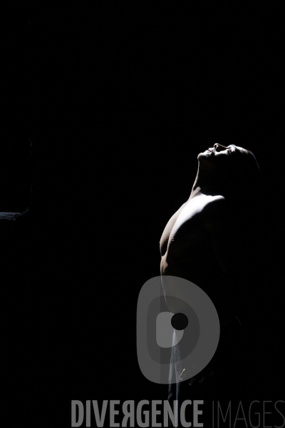 Tempest : Without a body  de  Lemi Ponifasio