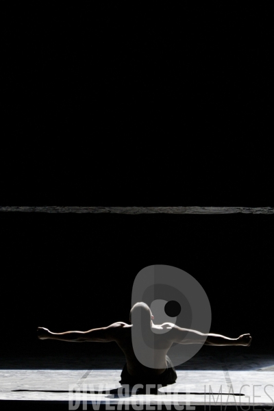 Tempest : Without a body  de  Lemi Ponifasio