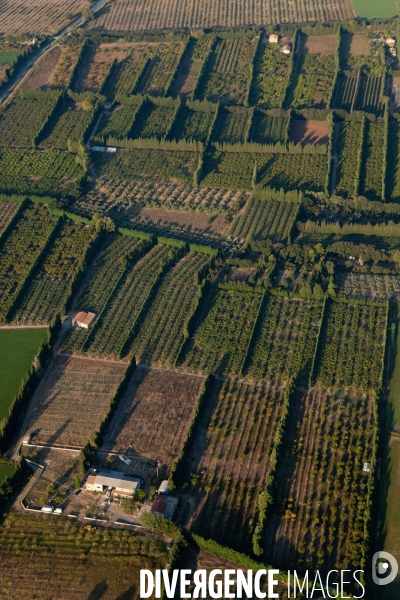 Vue aérienne des Alpilles