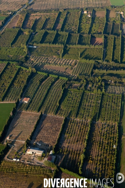 Vue aérienne des Alpilles