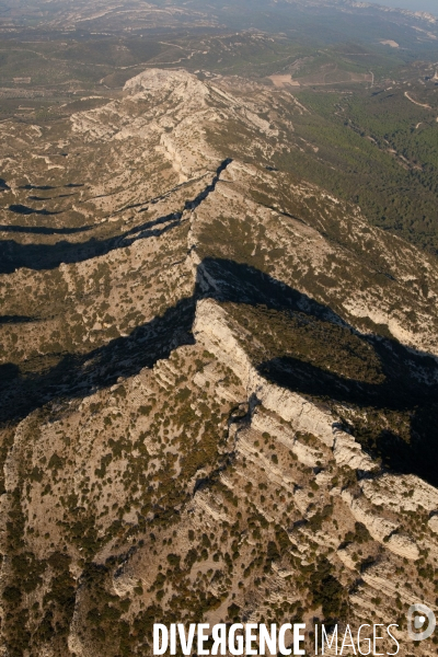 Vue aérienne des Alpilles