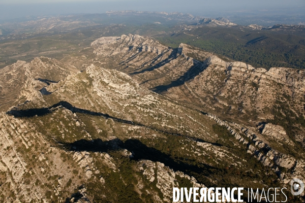 Vue aérienne des Alpilles