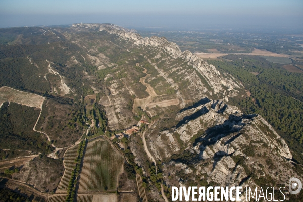 Vue aérienne des Alpilles