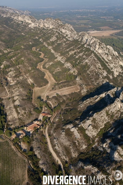 Vue aérienne des Alpilles