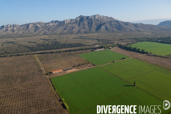 Vue aérienne des Alpilles