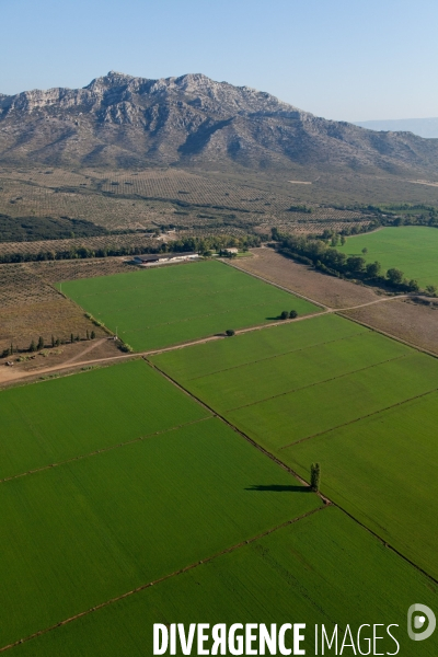 Vue aérienne des Alpilles