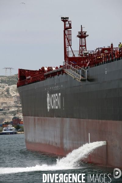 Livraison d eau potable par bateau à Barcelone