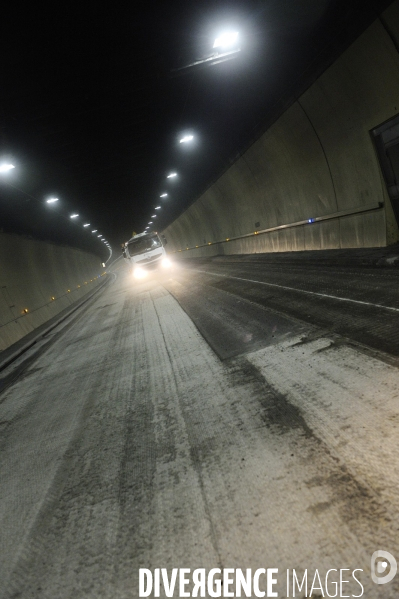 Désamiantage du revêtement de la chaussée du tunnel de Chamoise