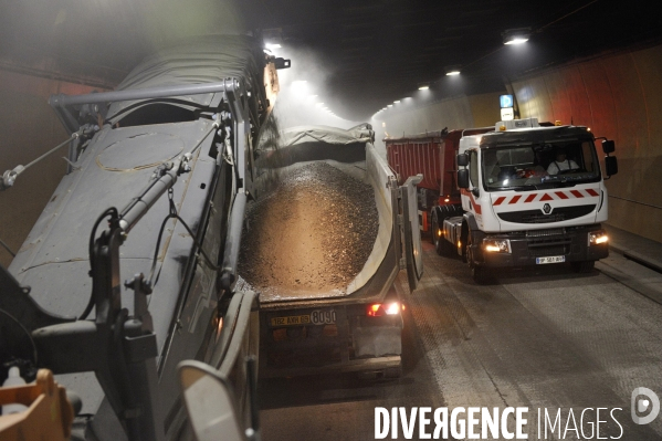 Désamiantage du revêtement de la chaussée du tunnel de Chamoise