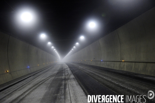 Désamiantage du revêtement de la chaussée du tunnel de Chamoise