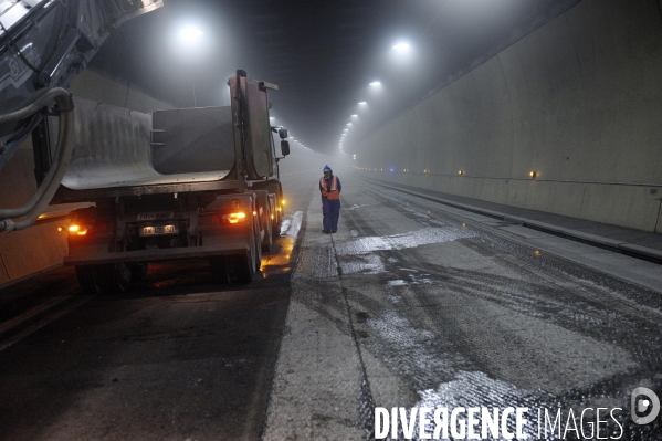 Désamiantage du revêtement de la chaussée du tunnel de Chamoise