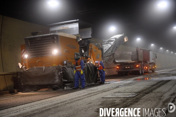 Désamiantage du revêtement de la chaussée du tunnel de Chamoise