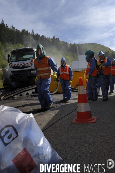 Désamiantage du revêtement de la chaussée du tunnel de Chamoise