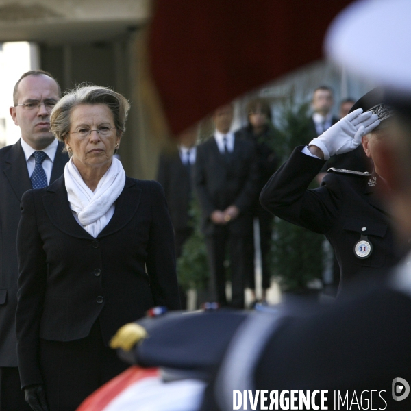 Hommage Policier/ Alliot Marie