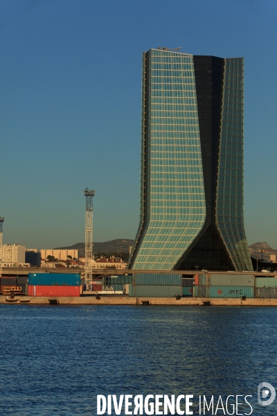 La tour CMA-CGM et le Grand Port Maritime de Marseille