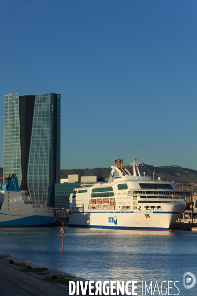La tour CMA-CGM et le Grand Port Maritime de Marseille