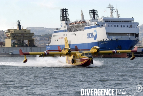 Canadair dans le port de marseille