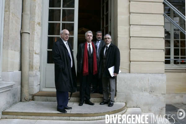 Le premier ministre recevait, aux cotes de la ministre de l enseignement superieur, le bureau de la conference des presidents des universites pour discuter de l application de la loi lru.