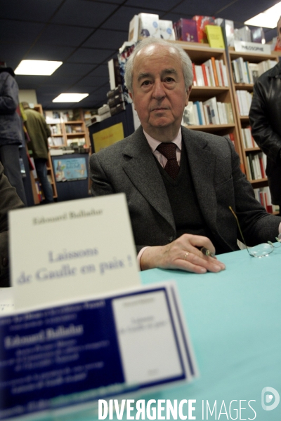 Dédicace d Edouard Balladur pour son livre  Laissez de Gaulle en paix! 