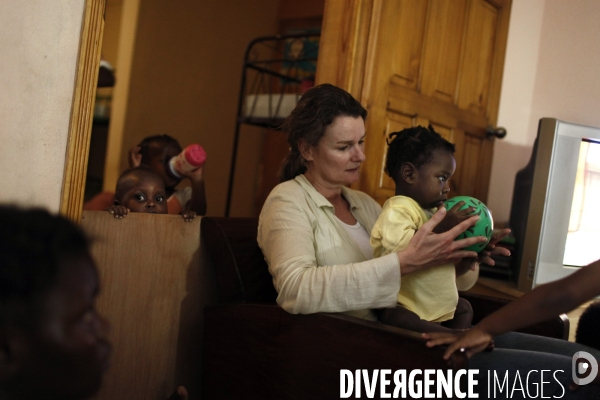 Le collectif sos-haiti-enfants-adoptes, en deplacement en haiti afin de tenter d accelerer les procedures d adoptions.