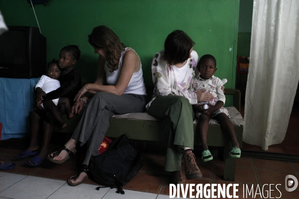 Le collectif sos-haiti-enfants-adoptes, en deplacement en haiti afin de tenter d accelerer les procedures d adoptions.