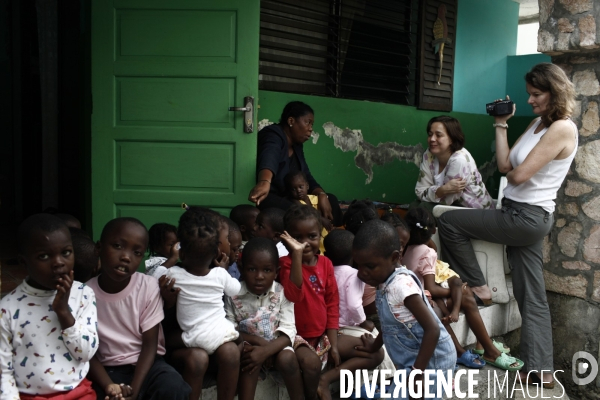 Le collectif sos-haiti-enfants-adoptes, en deplacement en haiti afin de tenter d accelerer les procedures d adoptions.