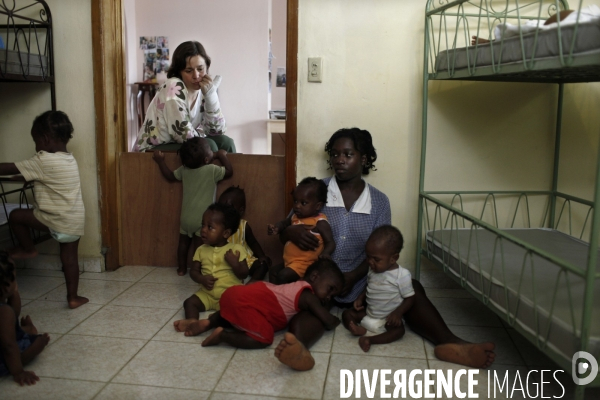 Le collectif sos-haiti-enfants-adoptes, en deplacement en haiti afin de tenter d accelerer les procedures d adoptions.