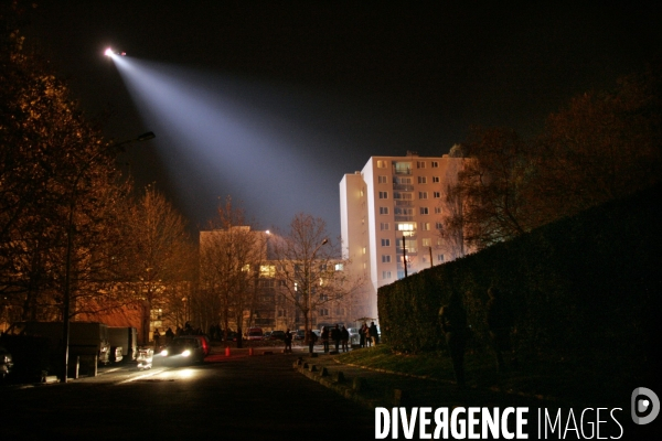 3eme nuit de tensions a villiers le bel. 3eme nuit de tensions a villiers le bel. ronde d un helicoptere de surveillance.