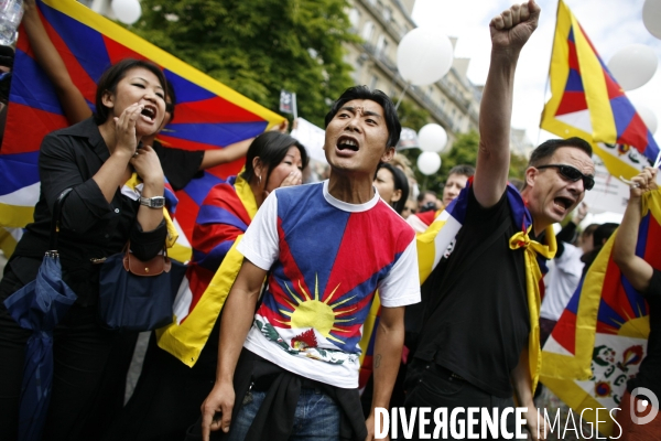 Manifestation pour la liberte en chine et au tibet suite a la ceremonie d ouverture des jeux olympiques a pekin.