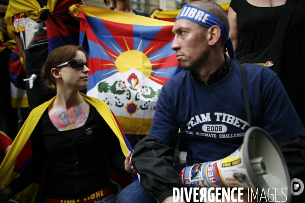 Manifestation pour la liberte en chine et au tibet suite a la ceremonie d ouverture des jeux olympiques a pekin.