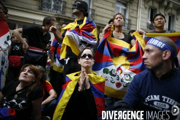 Manifestation pour la liberte en chine et au tibet suite a la ceremonie d ouverture des jeux olympiques a pekin.