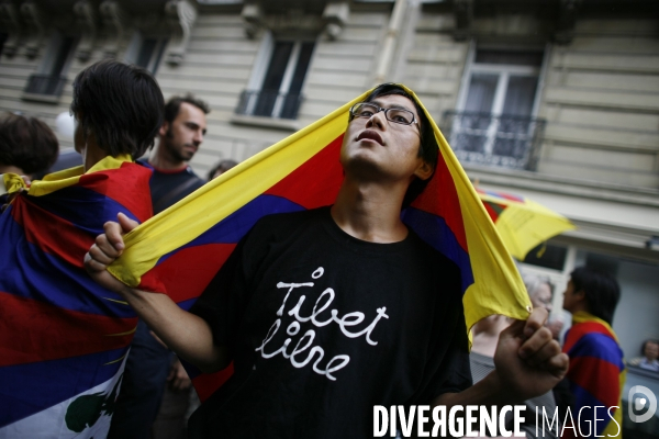 Manifestation pour la liberte en chine et au tibet suite a la ceremonie d ouverture des jeux olympiques a pekin.