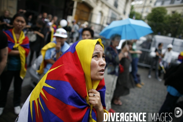 Manifestation pour la liberte en chine et au tibet suite a la ceremonie d ouverture des jeux olympiques a pekin.