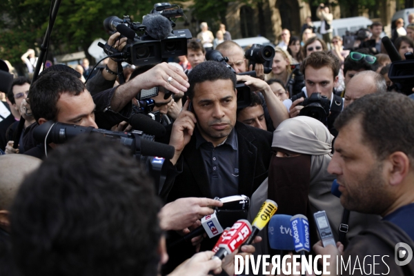 Rassemblement symbolique contre la loi de l interdiction du port du voile islamique dans les lieux publics