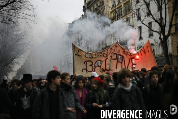 Manifestation des lyceens a paris pour protester contre la reforme du ministre darcos repoussee a l annee prochaine.