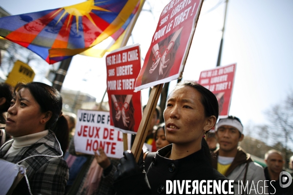 Rassemblement pour le tibet devant le comite national olympique sportif francais (cnosf)