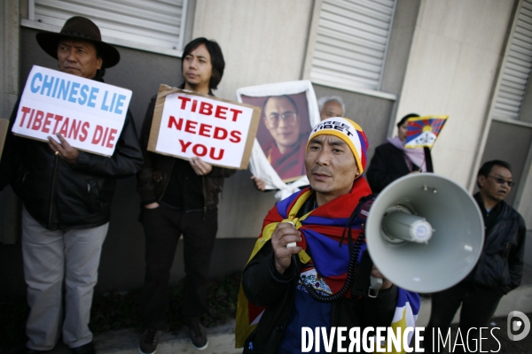 Rassemblement pour le tibet devant le comite national olympique sportif francais (cnosf)