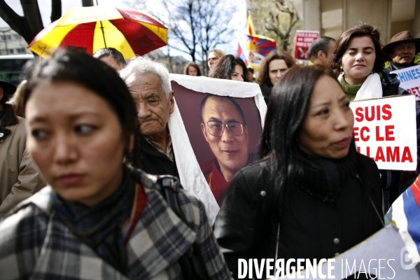 Rassemblement pour le tibet devant le comite national olympique sportif francais (cnosf)