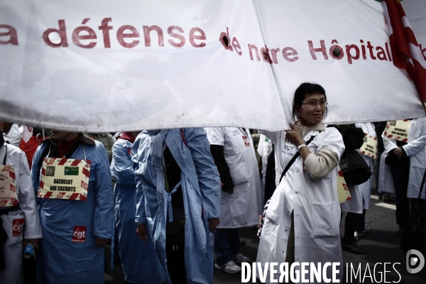 Manifestation des medecins, infirmiers des hopitaux pour la defense du service public.