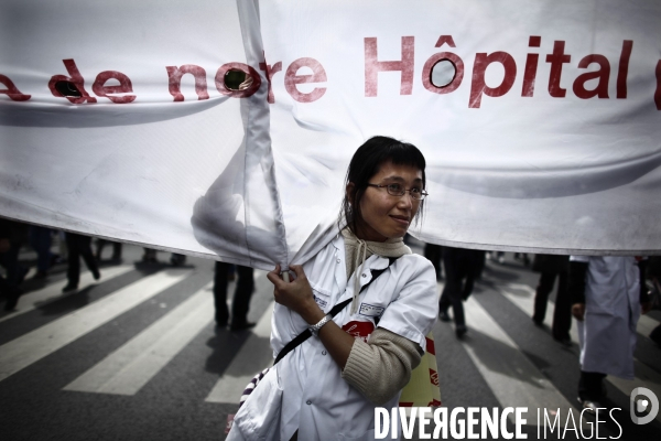 Manifestation des medecins, infirmiers des hopitaux pour la defense du service public.