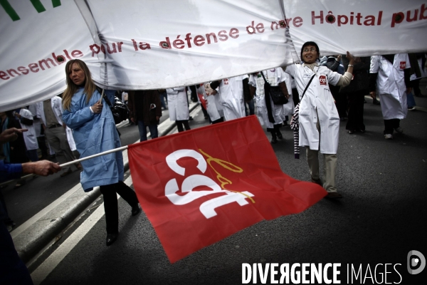 Manifestation des medecins, infirmiers des hopitaux pour la defense du service public.